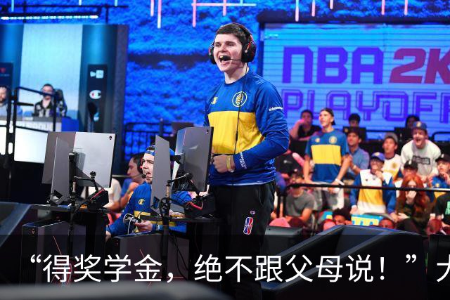 “得奖学金，绝不跟父母说！”大学生与家长聊天截图，看得人心里拔凉，网友们怒吼